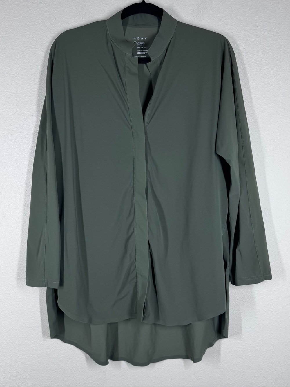 A Day Something Borrowed Shirt in Moss Green Minimalist Women’s Large